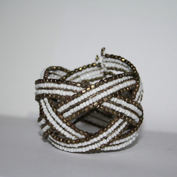 White and gold cuff bracelet - Picture 3 of 4